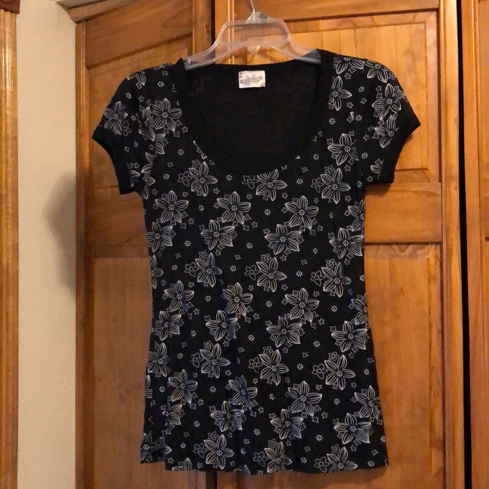Daytrip Black & White Flower Print Shirt Small